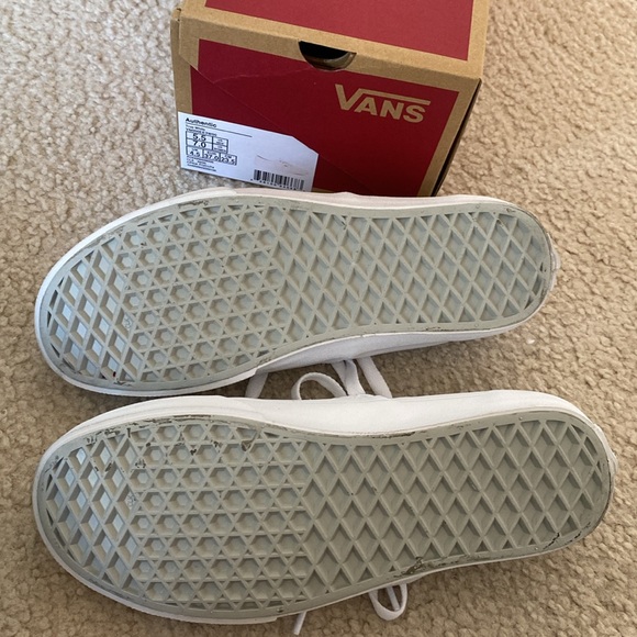 NWT WHITE VANS LACE UP SNEAKERS SIZE 7 - Picture 5 of 7